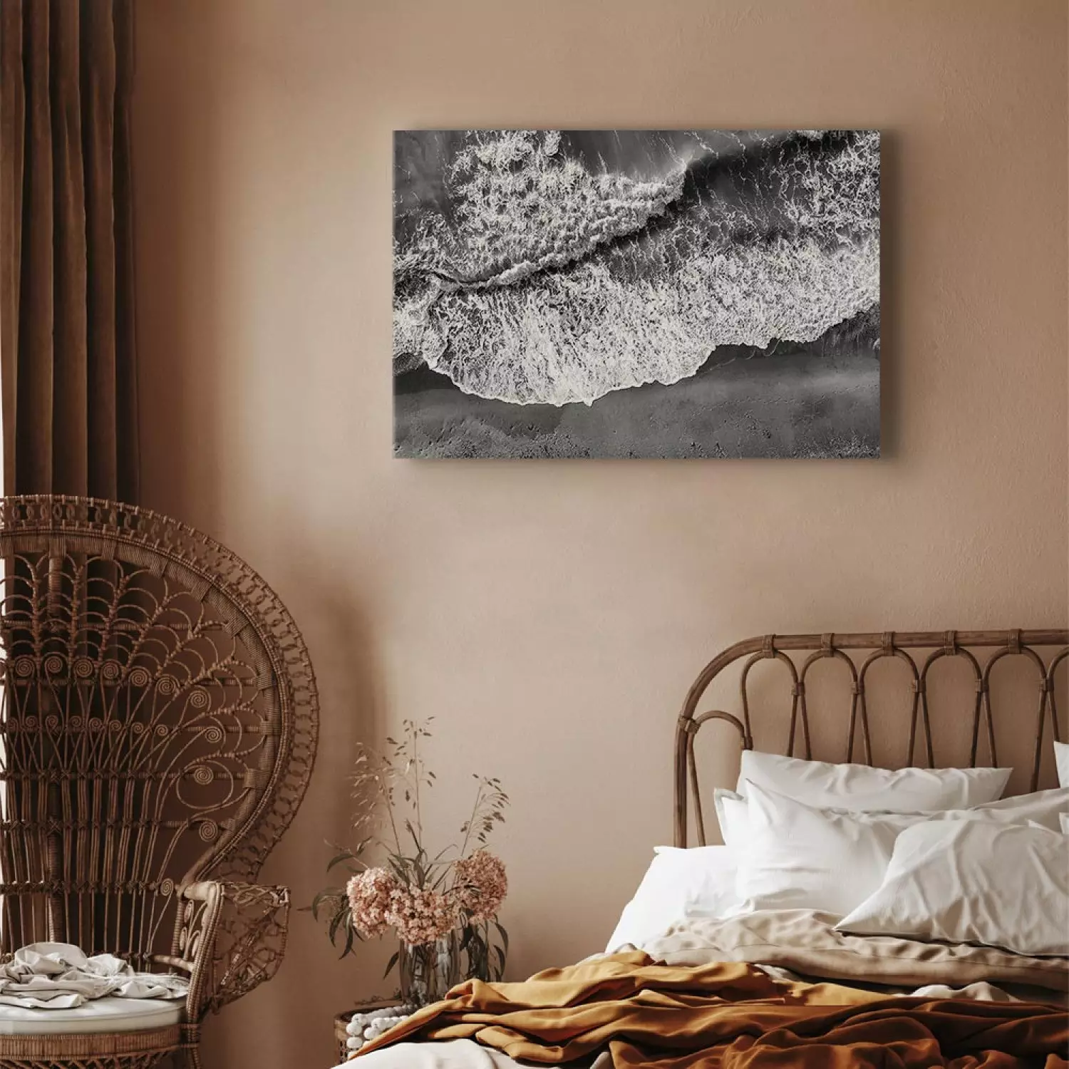 Canvas Print Ocean shore - black and white photograph of waves hitting the beach