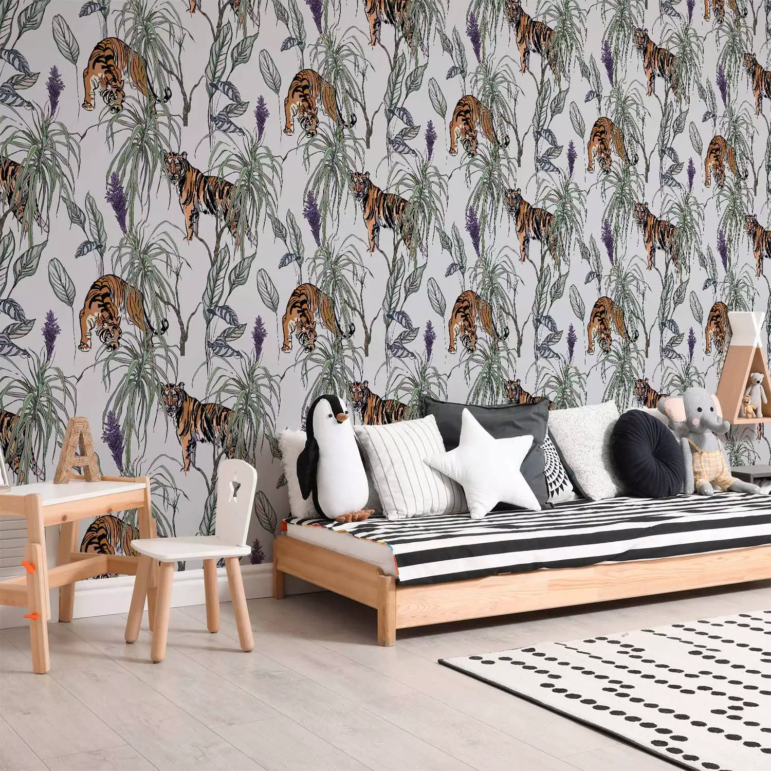 Wallpaper Tiger Among Plants