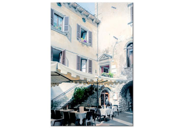 Canvas Italian restaurant in an old tenement house - photo of architecture