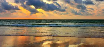 Wall Mural Evening Reflections - Sunset Reflecting on Water Wallpaper Cropper