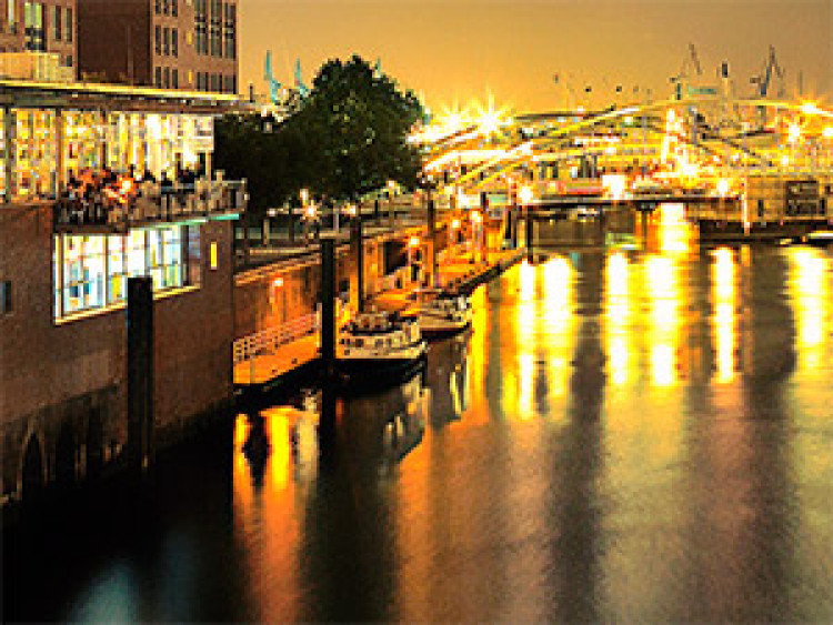 Canvas Print Beautifully illuminated Hamburg harbour 55510 additionalImage 2