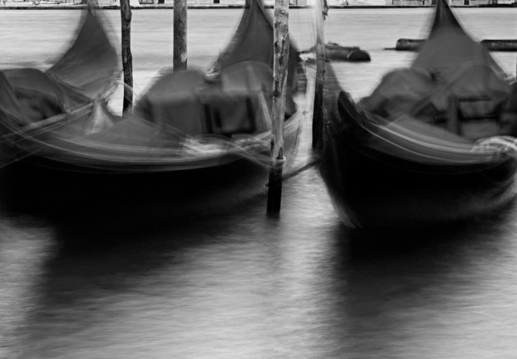 Canvas Art Print City by the Water (1-part) - Boats in Black and White Photograph 115140 additionalImage 4