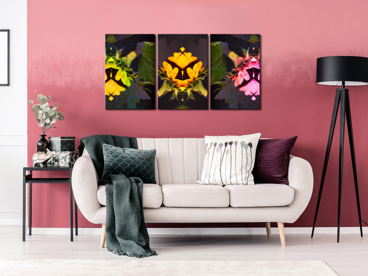 Canvas Art Print Sunflowers fragments triptych - flowers in kaleidoscopic reflection 124411 additionalImage 3
