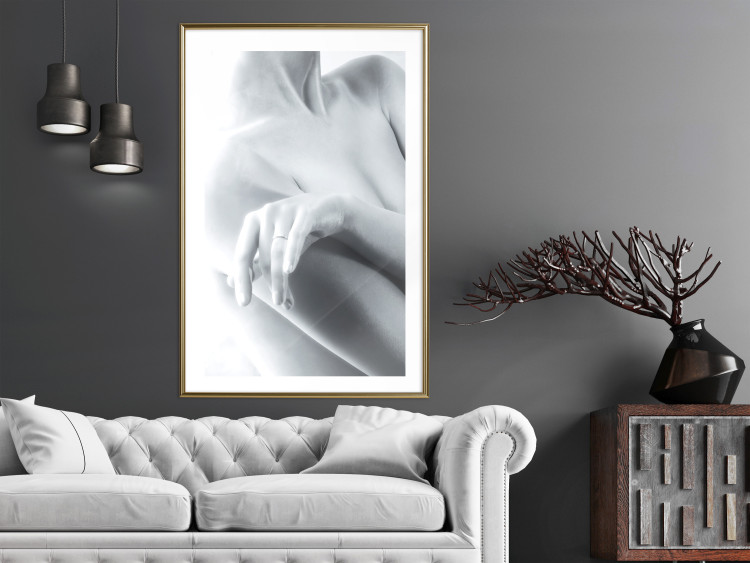 Poster Feminine Delicacy - black and white nude of a woman with a ring on her finger 123481 additionalImage 13