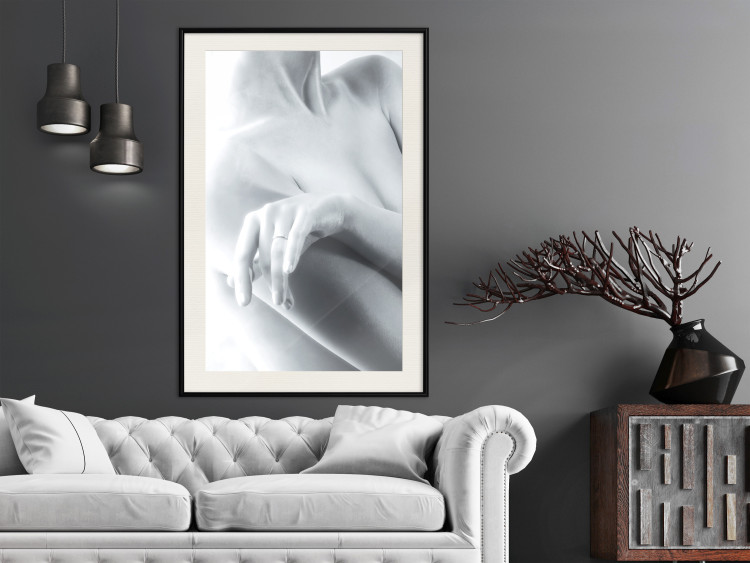 Poster Feminine Delicacy - black and white nude of a woman with a ring on her finger 123481 additionalImage 22