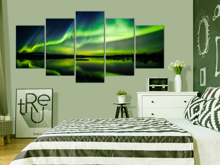 Canvas Print Night Glow (5-piece) - Sky with Green Aurora over Calm Sea 105191 additionalImage 3