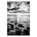 Poster Scandinavian Morning - black and white seascape against sky 138722
