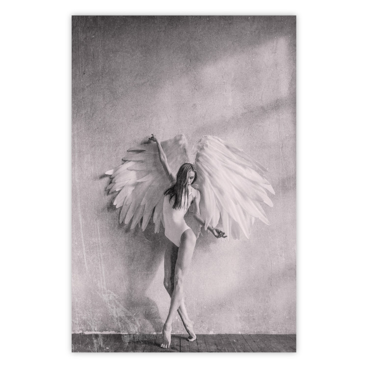 Poster Winged - black and white woman with large wings against a concrete background 134182