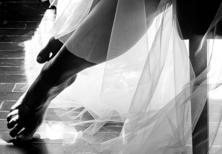 Canvas Print Woman and wedding dress - black and white photo with sitting woman 132263 additionalImage 4