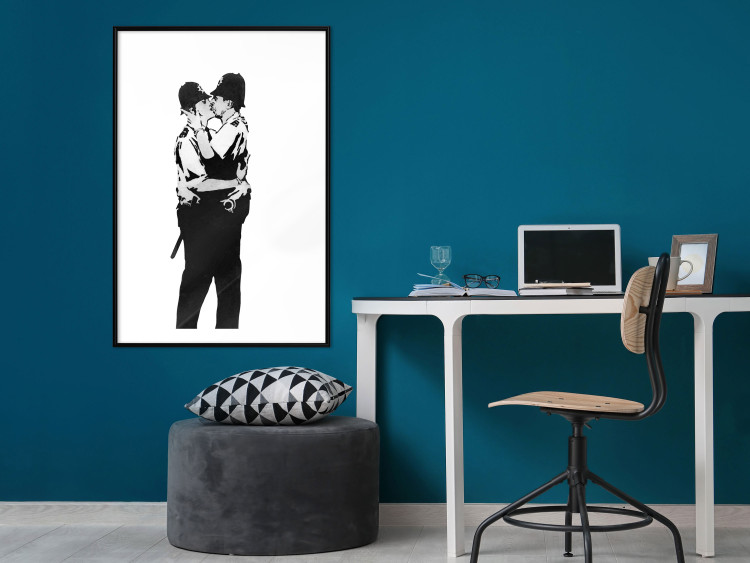 Poster Kissing Coppers - two kissing black figures in Banksy style 132414 additionalImage 6