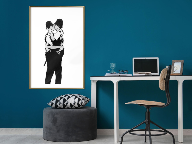 Poster Kissing Coppers - two kissing black figures in Banksy style 132414 additionalImage 13