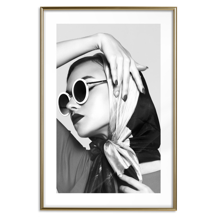 Poster Elegant Lady - black and white portrait of a woman dressed in retro style 135514 additionalImage 13