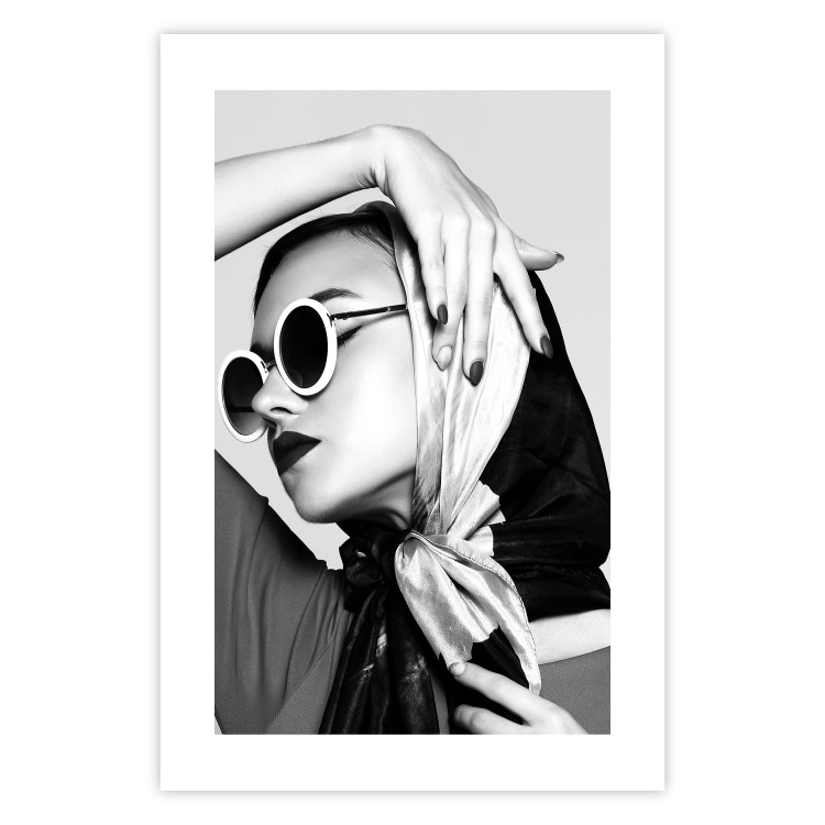 Poster Elegant Lady - black and white portrait of a woman dressed in retro style 135514 additionalImage 11