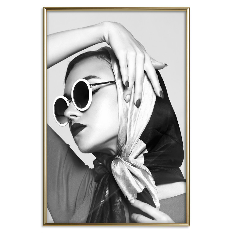 Poster Elegant Lady - black and white portrait of a woman dressed in retro style 135514 additionalImage 9