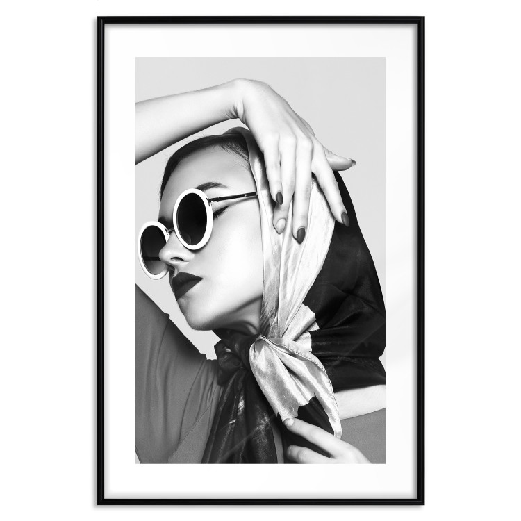 Poster Elegant Lady - black and white portrait of a woman dressed in retro style 135514 additionalImage 14