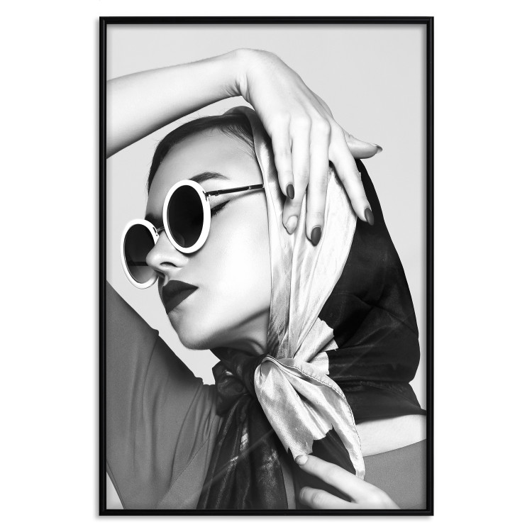 Poster Elegant Lady - black and white portrait of a woman dressed in retro style 135514 additionalImage 10