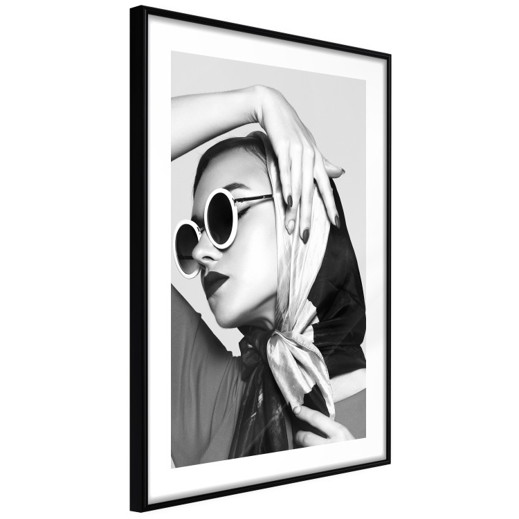 Poster Elegant Lady - black and white portrait of a woman dressed in retro style 135514 additionalImage 7