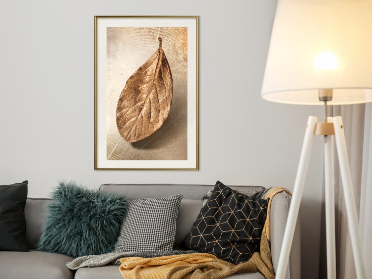 Poster Golden Lightness - golden leaf with distinct texture on a beige background 127394 additionalImage 22