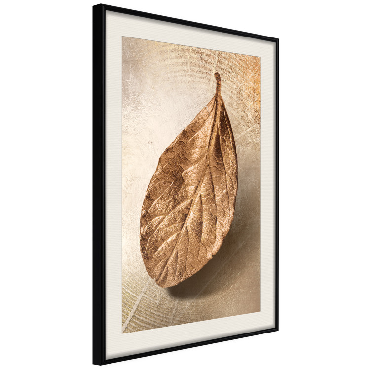 Poster Golden Lightness - golden leaf with distinct texture on a beige background 127394 additionalImage 2