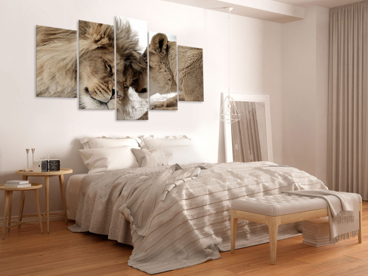 Canvas Lion Affections (5-piece) - Pair of Wild Cats in Romantic Setting 105585 additionalImage 3