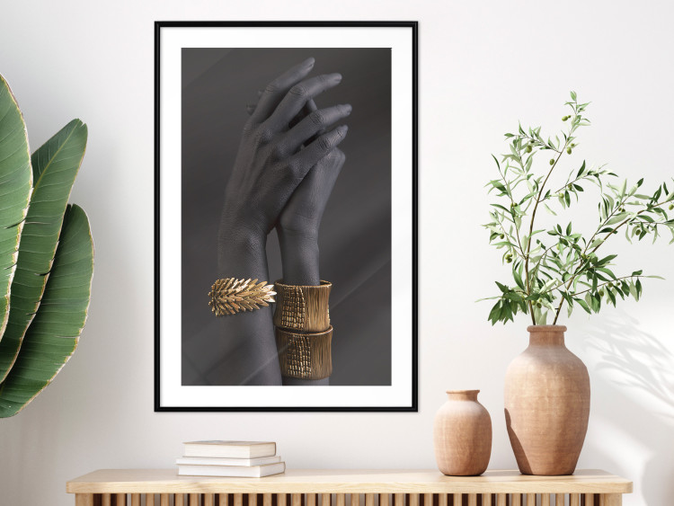 Wall Poster Exotic Duet - black hands with golden accents on a dark background 130456 additionalImage 18