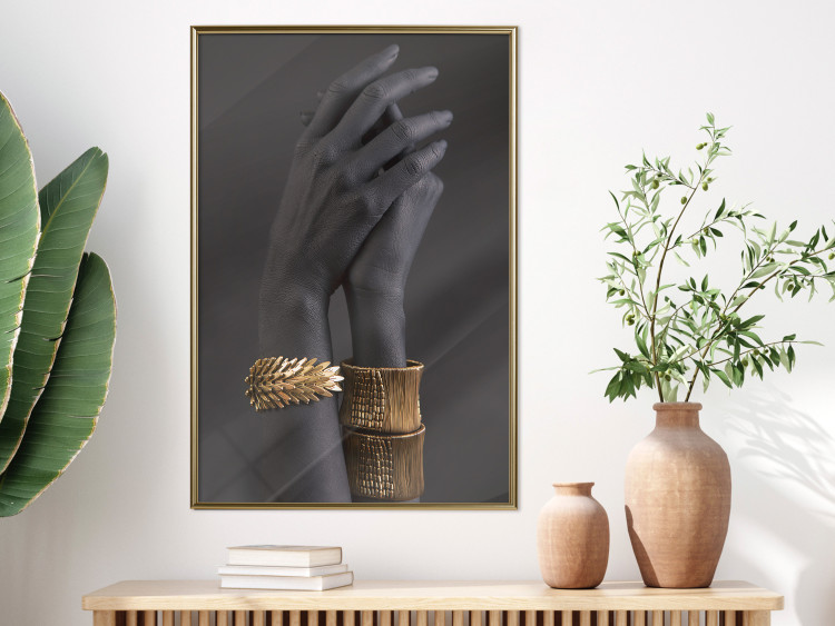 Wall Poster Exotic Duet - black hands with golden accents on a dark background 130456 additionalImage 5
