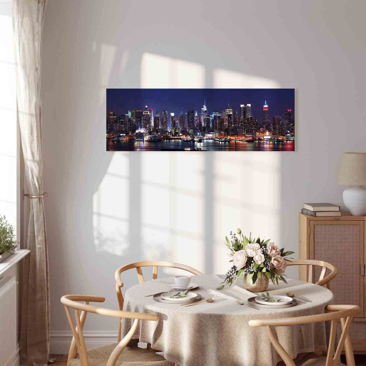 Canvas Print Nightlife (1-piece) - New York City skyline and skyscrapers over calm water 149076 additionalImage 5