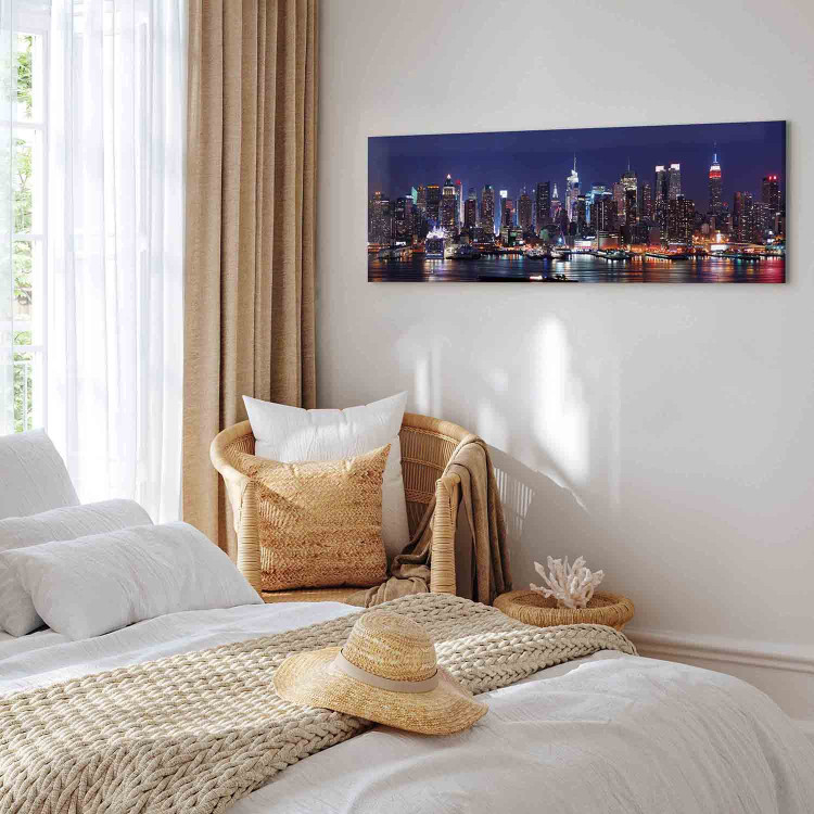 Canvas Print Nightlife (1-piece) - New York City skyline and skyscrapers over calm water 149076 additionalImage 4