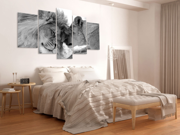 Canvas Print Lion Love (5-piece) - Black and White Composition with Animal Motif 105586 additionalImage 3
