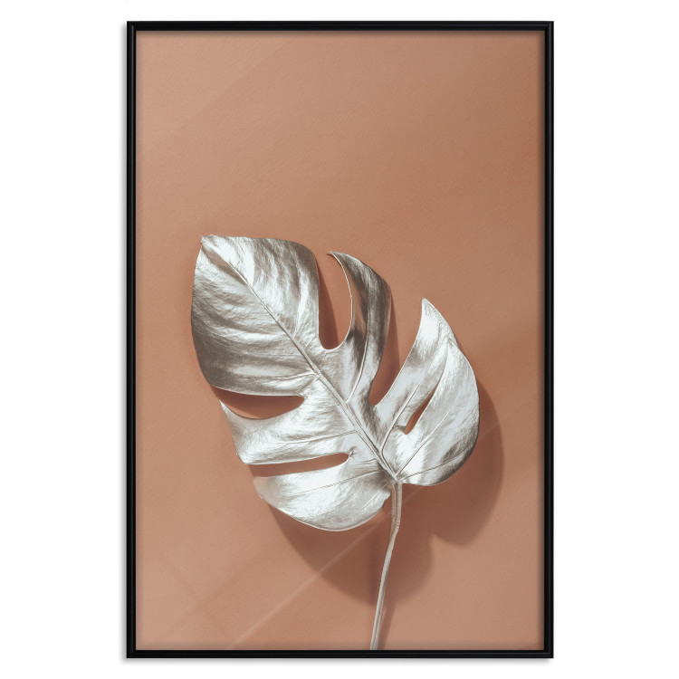 Poster Sunny Keepsake - silver monstera leaf on a uniform light background 129507 additionalImage 18