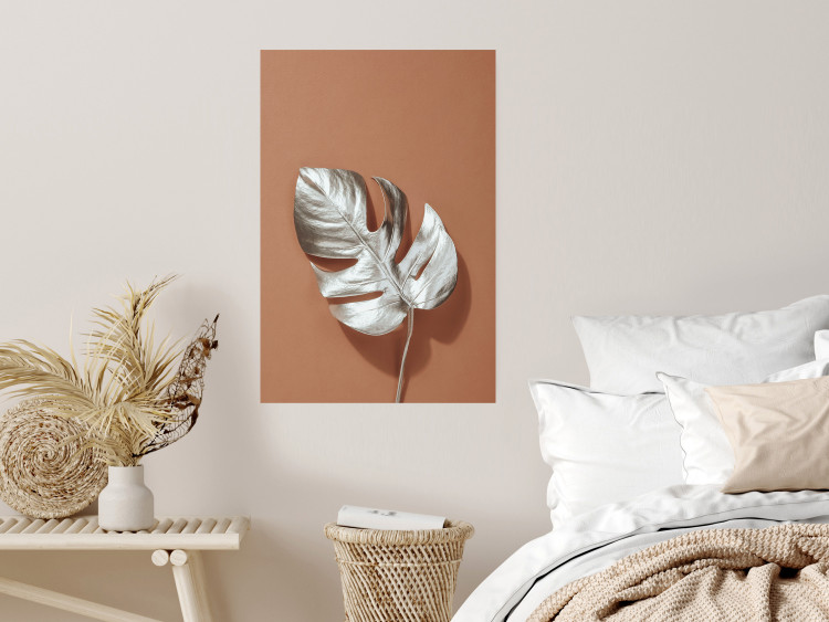 Poster Sunny Keepsake - silver monstera leaf on a uniform light background 129507 additionalImage 9