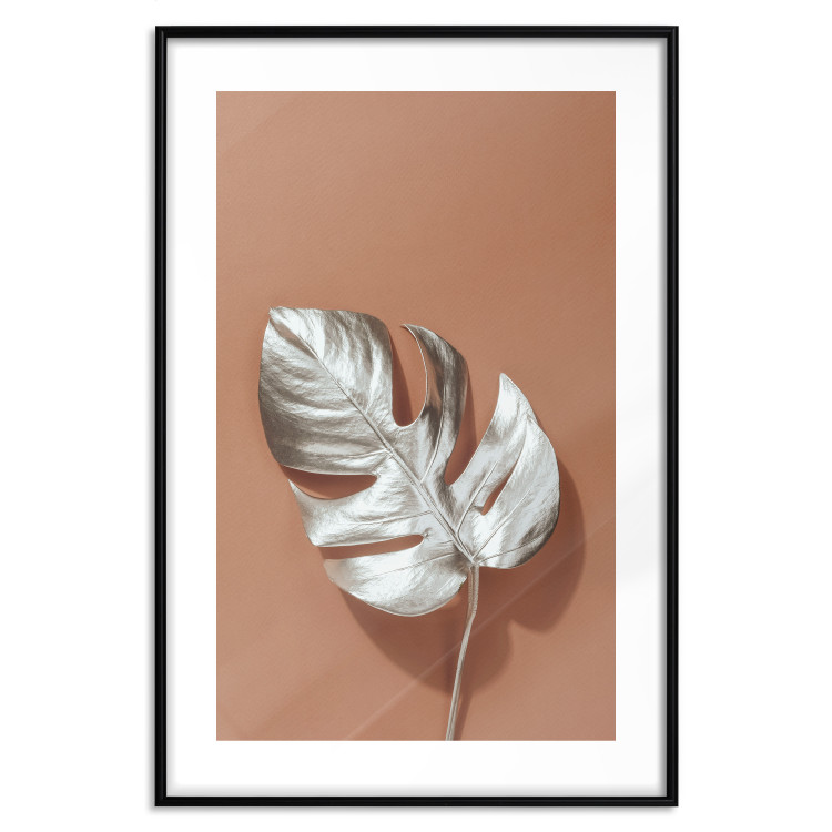 Poster Sunny Keepsake - silver monstera leaf on a uniform light background 129507 additionalImage 15