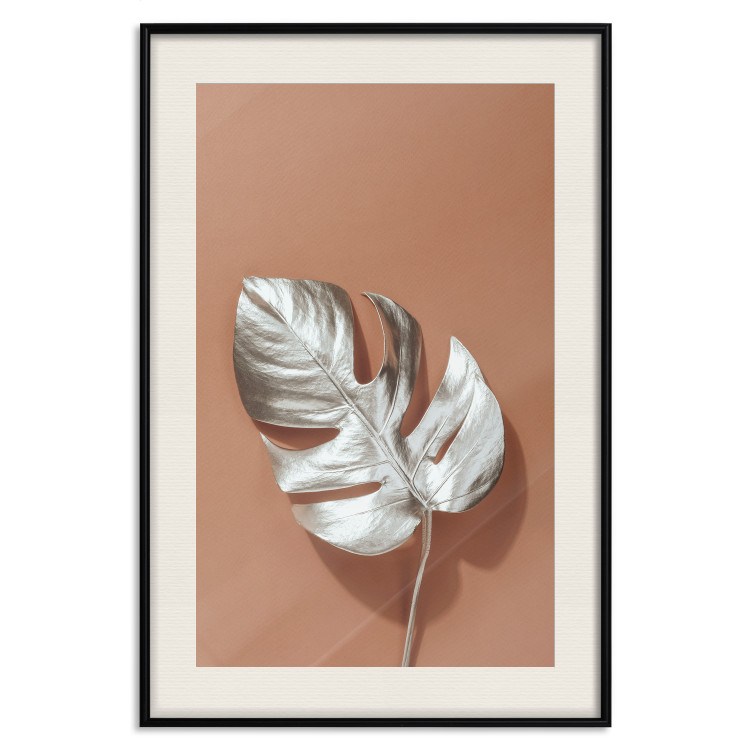 Poster Sunny Keepsake - silver monstera leaf on a uniform light background 129507 additionalImage 19