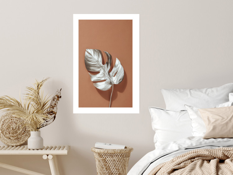 Poster Sunny Keepsake - silver monstera leaf on a uniform light background 129507 additionalImage 8