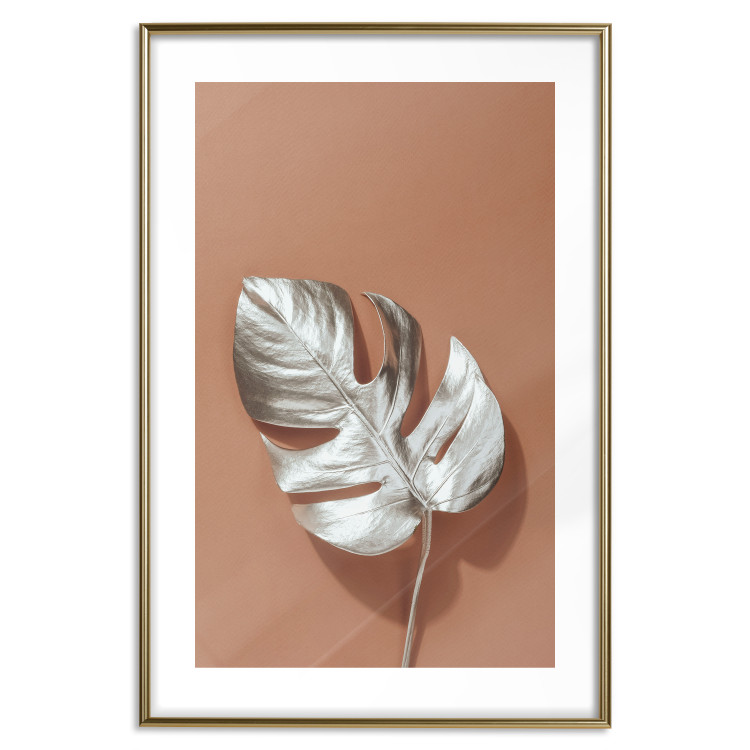Poster Sunny Keepsake - silver monstera leaf on a uniform light background 129507 additionalImage 16