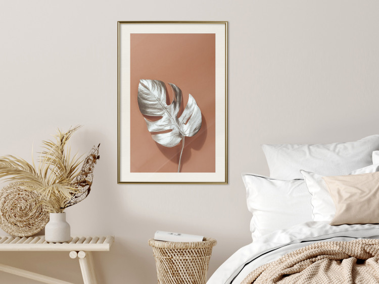Poster Sunny Keepsake - silver monstera leaf on a uniform light background 129507 additionalImage 22