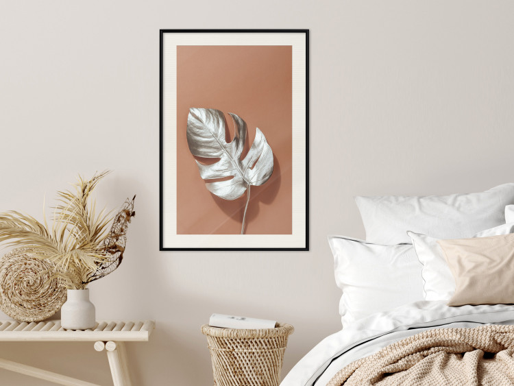 Poster Sunny Keepsake - silver monstera leaf on a uniform light background 129507 additionalImage 24