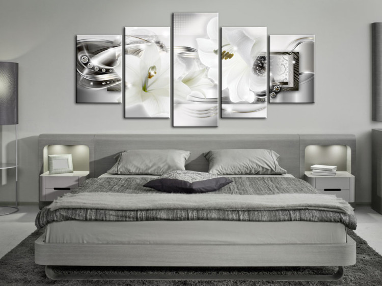 Canvas Print Diamond Glow of Lilies (5-piece) - Flowers on a Silver Abstract Background 93118 additionalImage 3