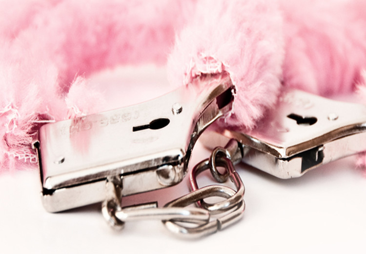 Poster Rendezvous - handcuffs with pink fur on a uniform light background 131789 additionalImage 10